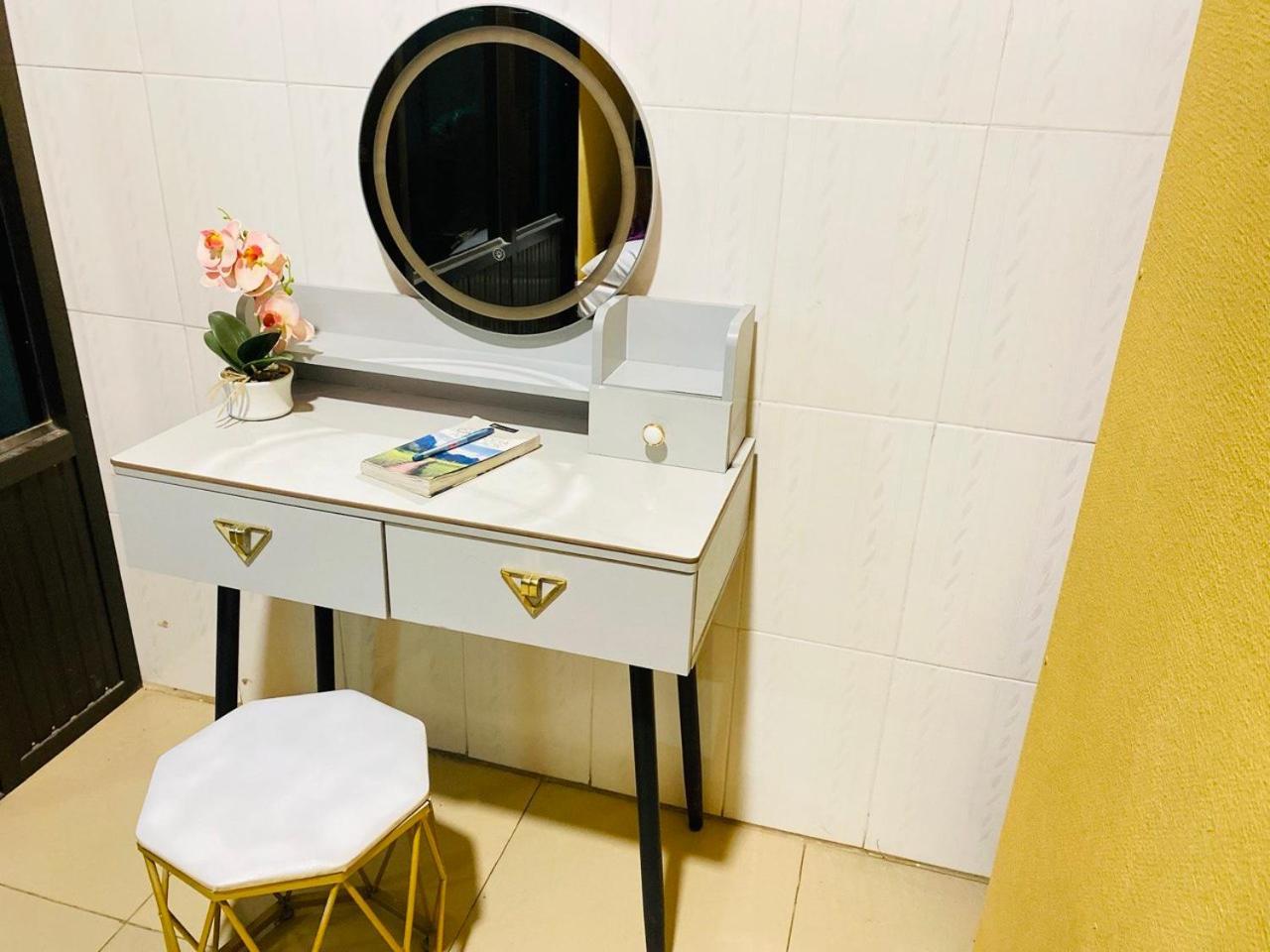 Social Backpacker Hostel & Rooftop Bar Battambang Bagian luar foto