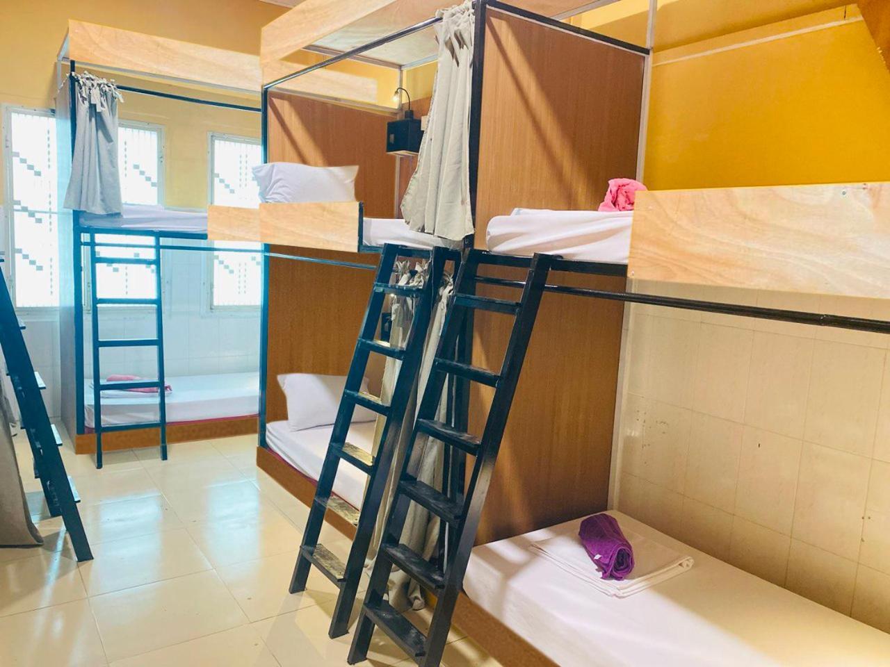 Social Backpacker Hostel & Rooftop Bar Battambang Bagian luar foto